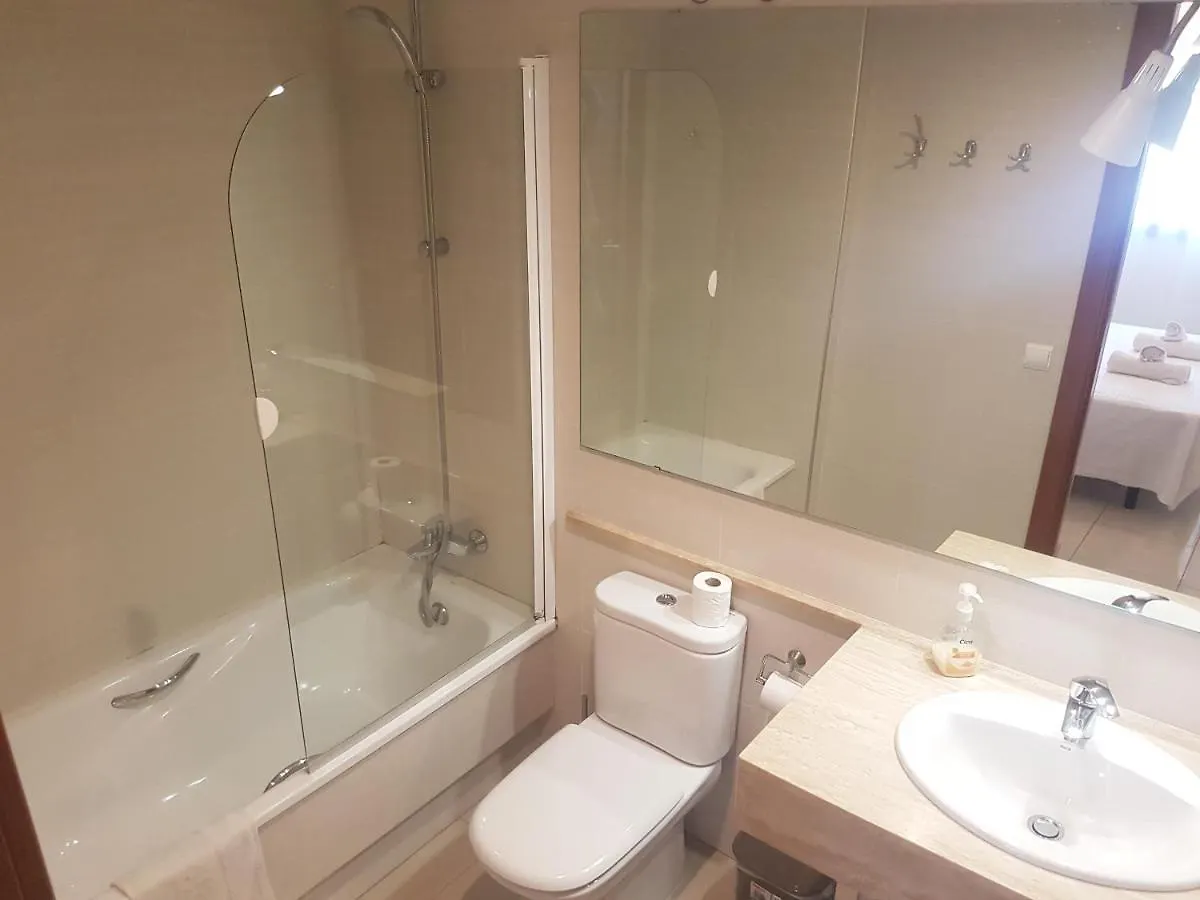 Beautiful Apartment 75M2 With View At The Beach, Pool, Parking Roses